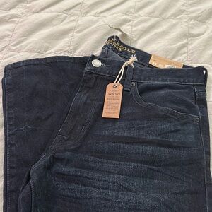 NWT American Eagle Slim straight Leg Men’s Size 33 X 30 Jeans Denim Pants.